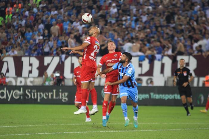 Trabzonspor’un eski futbolcusundan flaş sözler! “Şampiyon olmak istiyorlarsa…” 19